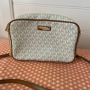 Michael Kors jet Set Travel Logo Crossbody Bag